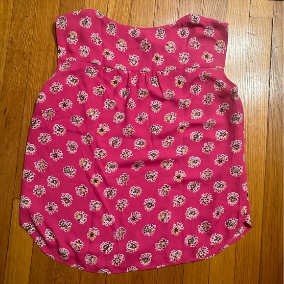 2/$20 🛍️ Loft bloom floral shell tank - Picture 5 of 6